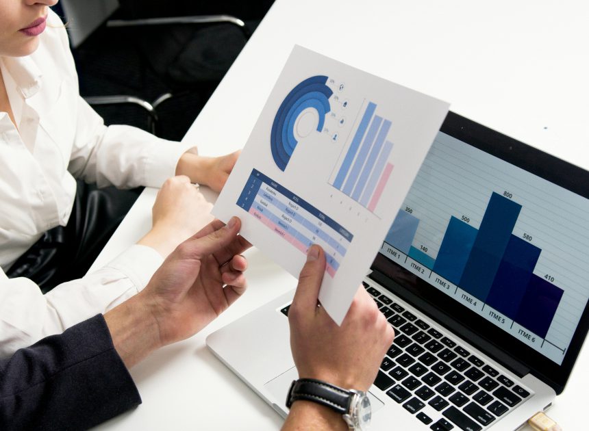 Psychologia inwestowania – jak doradca pomaga unikać emocjonalnych decyzji