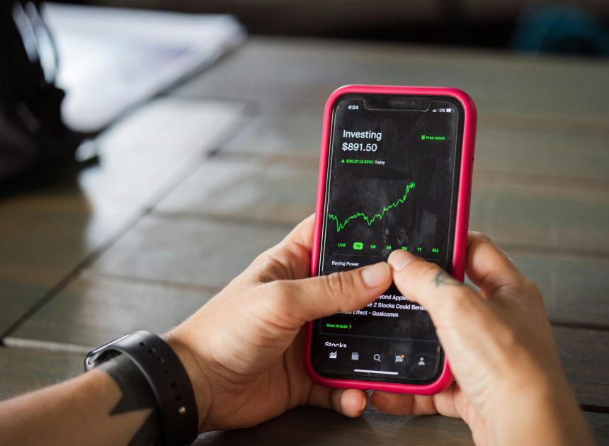 Fundusze pasywne vs. aktywne – co generuje lepsze zyski?